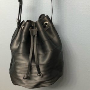 Harvey’s Seatbelt Bucket bag XL